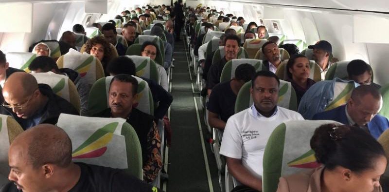 Flags, flowers greet first Ethiopia-Eritrea flight in 20 years