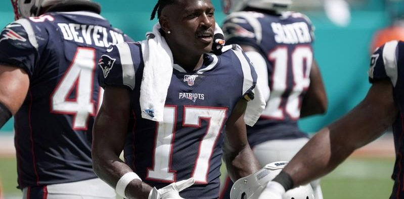After Patriots release him in wake of rape charge, Antonio Brown says he's quitting NFL
